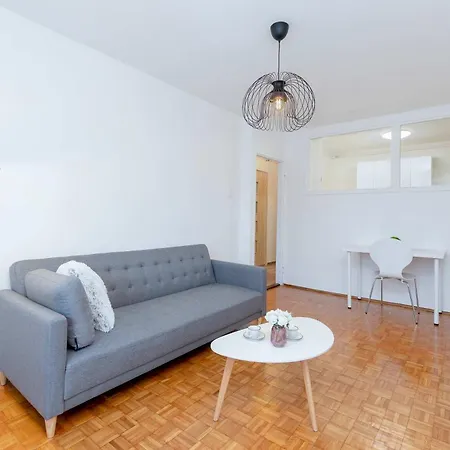 Funkcjonalny Z Balkonem By Renters Apartment